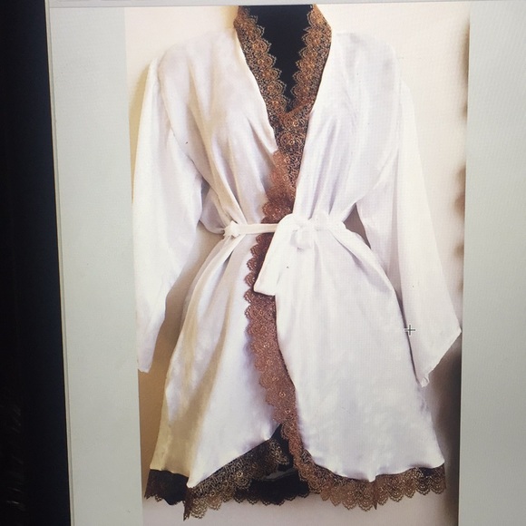 Robe - Picture 1 of 1